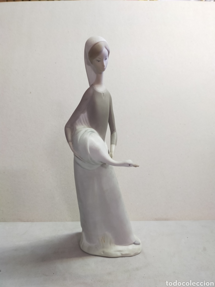Antiquit&eacute;s: FIGURA DE PORCELANA NAO, MUJER CON OCA, MADE IN SPAIN, 31 CM
