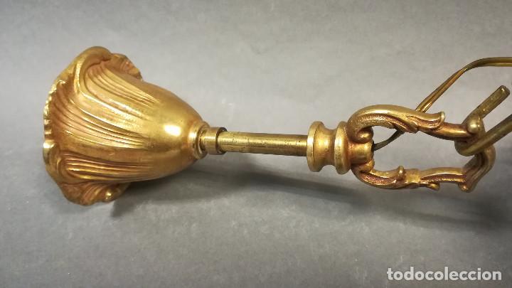 Antig&uuml;edades: FAROL DE COLGAR DE BRONCE CON UNA VELA - Foto 3
