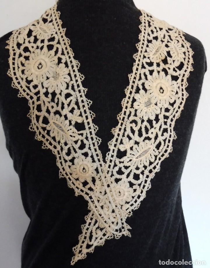 Antig&uuml;edades: ANTIGUO CUELLO SOLAPA DE ENCAJE S. XIX - Foto 1