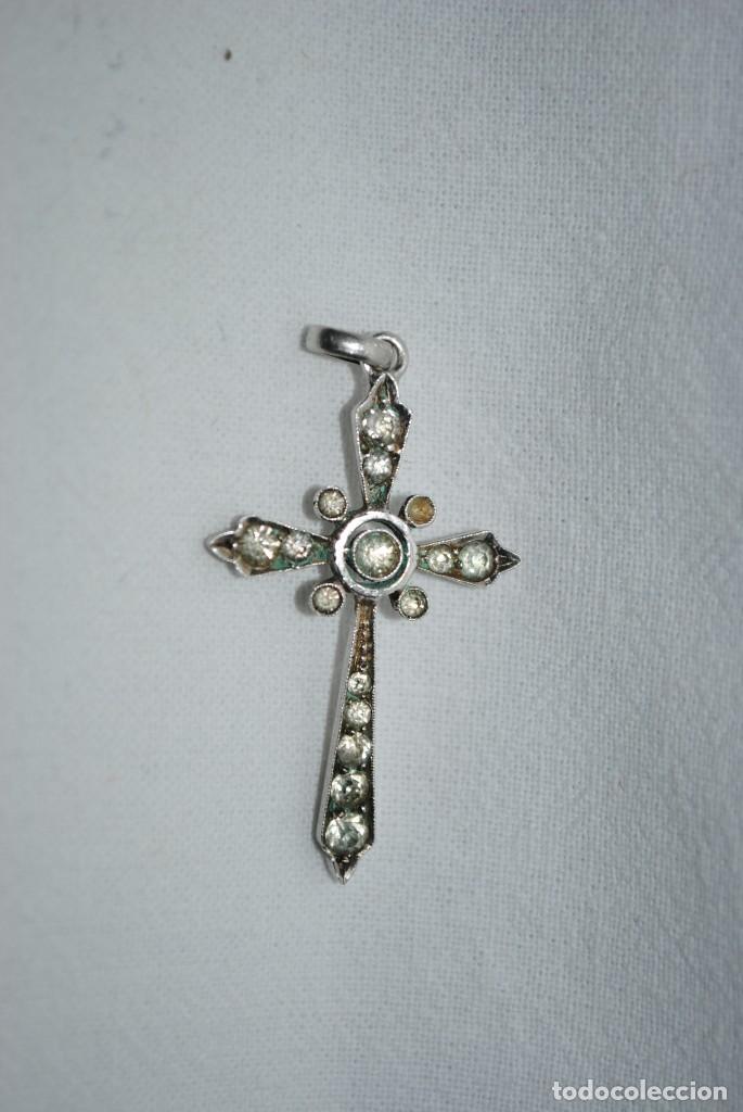 Antig&uuml;edades: CRUZ DE PLATA ,Y BRILLANTITOS - Foto 1