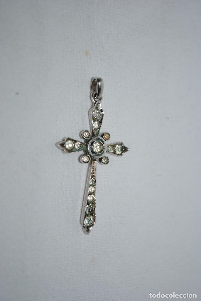 Antig&uuml;edades: CRUZ DE PLATA ,Y BRILLANTITOS - Foto 2