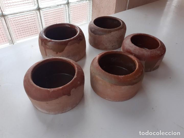 Antig&uuml;edades: Bebederos comederos para gallinas quedan 3 - Foto 2
