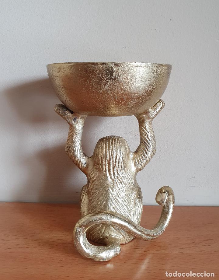 Antigüedades: Original cuenco alhajero antiguo de mono sujetando cuenco en metal dorado . - Foto 4 - 301696438