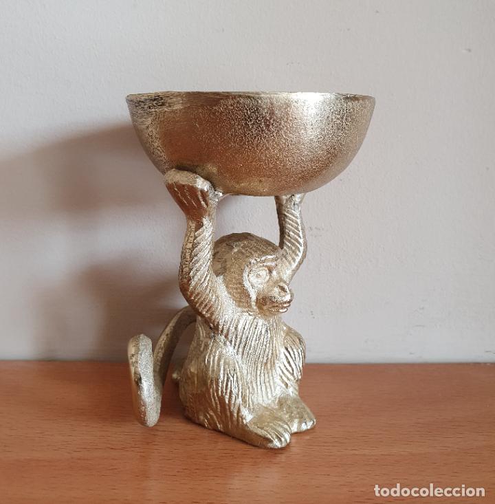 Antigüedades: Original cuenco alhajero antiguo de mono sujetando cuenco en metal dorado . - Foto 6 - 301696438