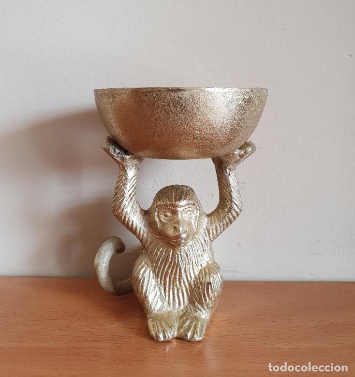 Antigüedades: Original cuenco alhajero antiguo de mono sujetando cuenco en metal dorado . - Foto 7 - 301696438