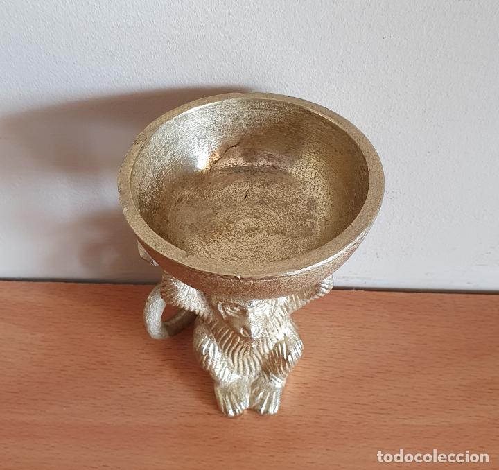 Antigüedades: Original cuenco alhajero antiguo de mono sujetando cuenco en metal dorado . - Foto 8 - 301696438