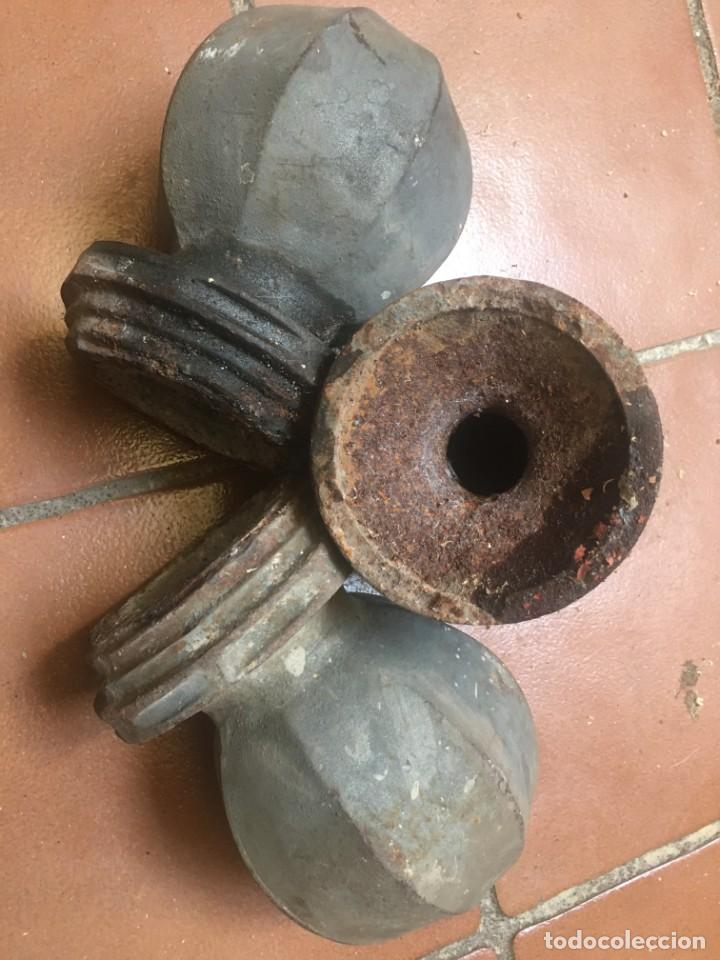 Antig&uuml;edades: 3 BOLAS HUECAS DE HIERRO FUNDIDO - Foto 3
