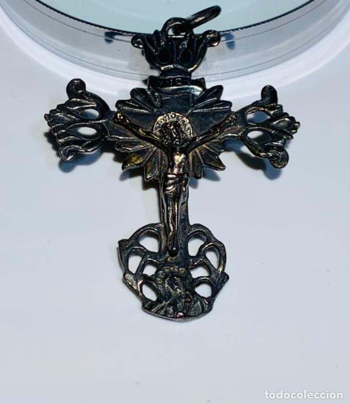 Antig&uuml;edades: Magnifica Medalla Colgante Crucifijo con Virgen Calvario. Plata Ley. Antigua.