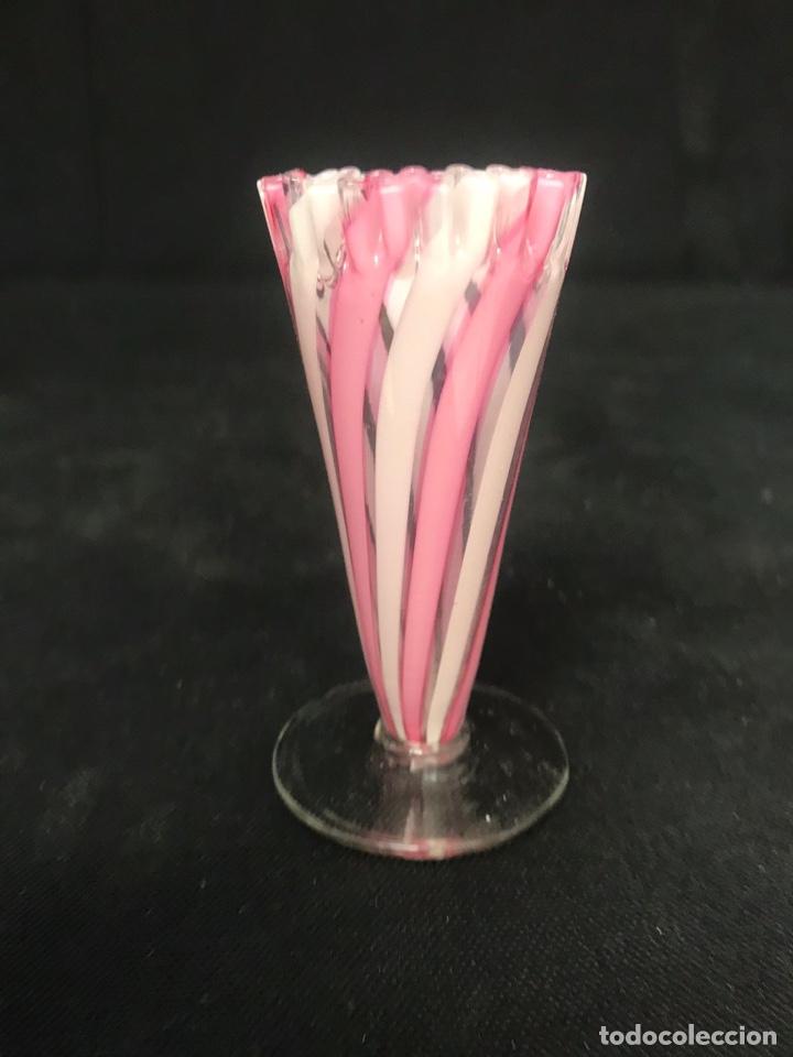 Antig&uuml;edades: Violetero de cristal S. XIX - Foto 1