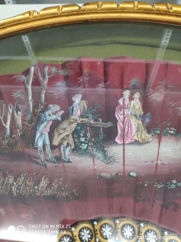 Antigüedades: abanico en seda natural y pintado a mano con varillas policromadas del siglo 19 ( Con abaniquera) - Foto 2 - 280190353