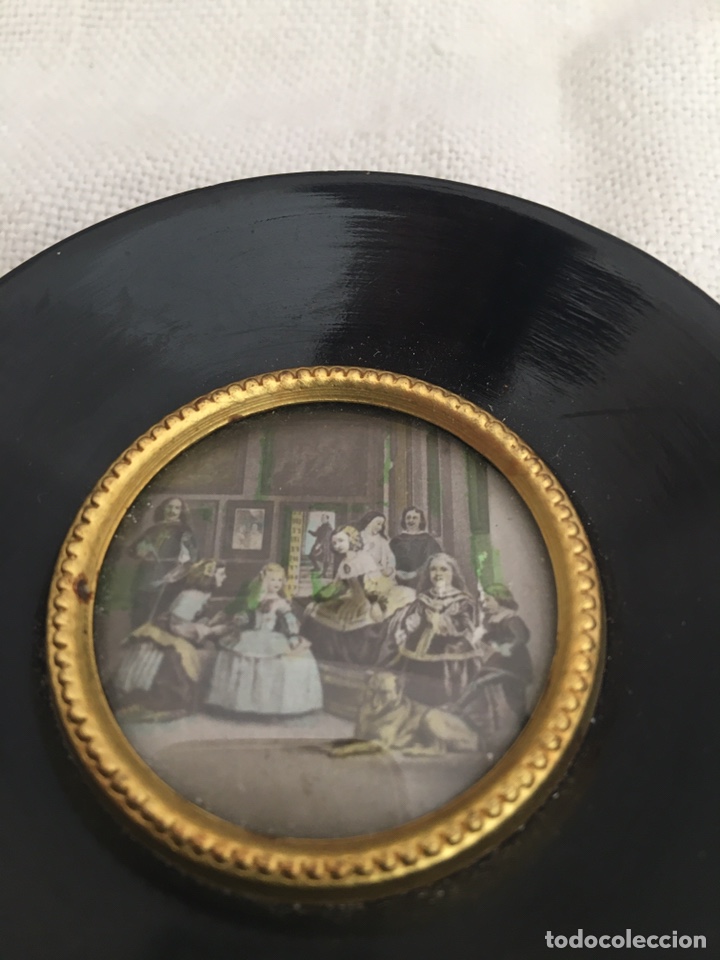 Antig&uuml;edades: Cuadro baquelita Meninas redondo - Foto 3