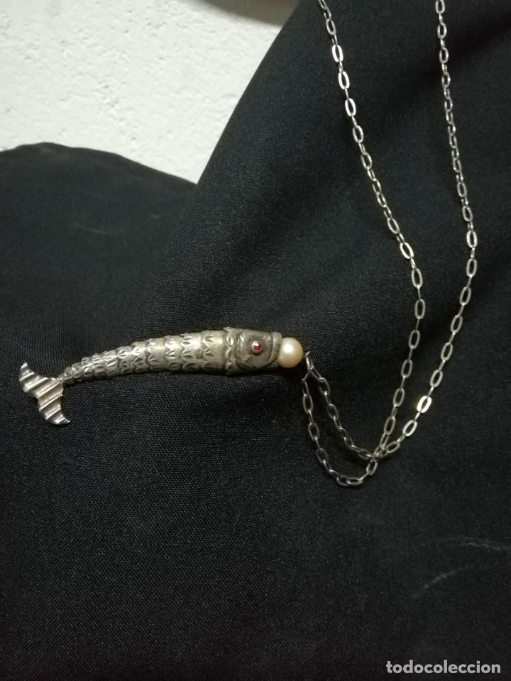 Antig&uuml;edades: AMULETO DE PLATA EN FORMA DE PEZ S. XIX - Foto 2