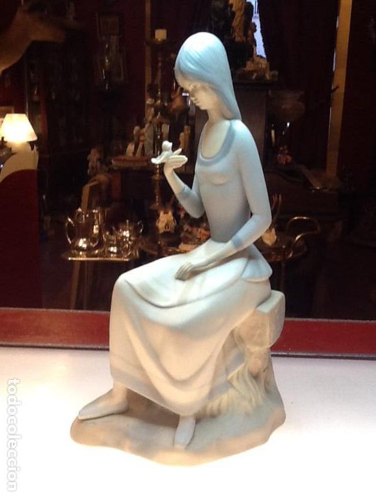 Antiguidades: Figura porcelana dama con p&aacute;jaro