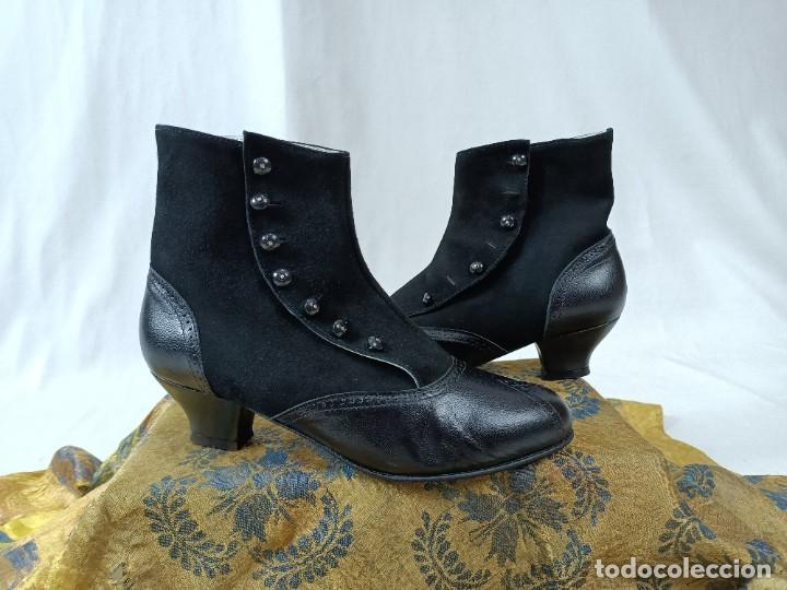 Antig&uuml;edades: Botines de cuero y tela - Foto 1