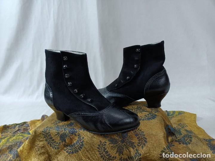 Antig&uuml;edades: Botines de cuero y tela - Foto 9