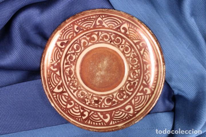 Antig&uuml;edades: Plato circular reflejos. Loza Manises. Reflections circular plate. Manises earthenware. - Foto 1