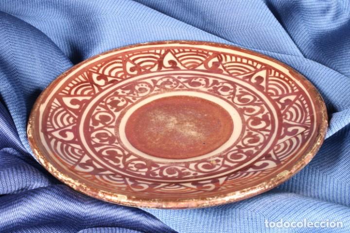 Antig&uuml;edades: Plato circular reflejos. Loza Manises. Reflections circular plate. Manises earthenware. - Foto 3