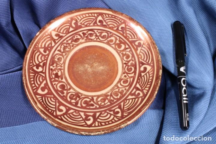 Antig&uuml;edades: Plato circular reflejos. Loza Manises. Reflections circular plate. Manises earthenware. - Foto 7