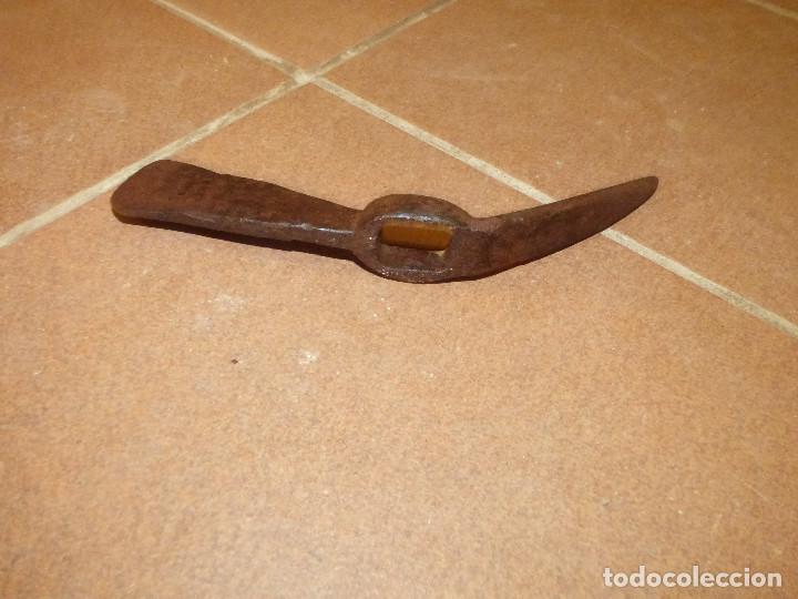 Antig&uuml;edades: Azada ,hierro forjado. - Foto 3