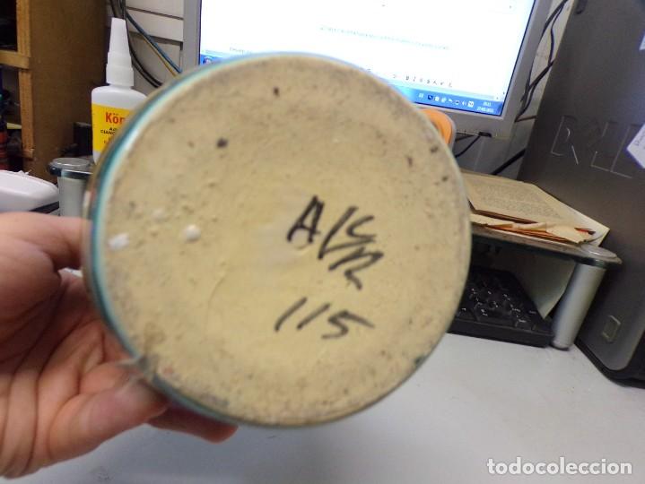 Antig&uuml;edades: ESTAMOS LIQUIDANDO. jarra de cer&aacute;mica con marca en la base ref 194 - Foto 5