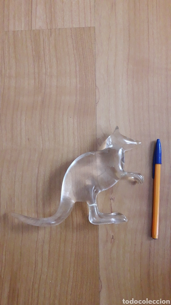 Antiques: FIGURA DE CANGURO EN UN PL&Aacute;STICO TRANSPARENTE DURO QUE QUIZ&Aacute;S SEA METACRILATO