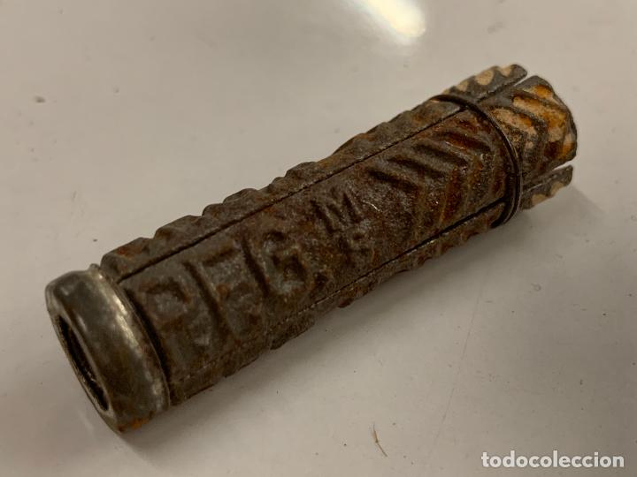 Antig&uuml;edades: Antiguo taco o anclaje de expansion P.F.G. M8, ideal coleccionismo. Dificil...