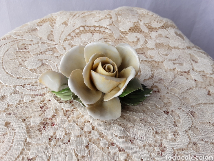 Antig&uuml;edades: FIGURA FLORES DOS ROSAS BLANCAS - PORCELANA CAPODIMONTE (ITALIA)