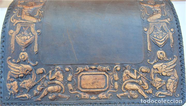Antig&uuml;edades: Accesorios escritorio de cuero repujado. - Foto 10