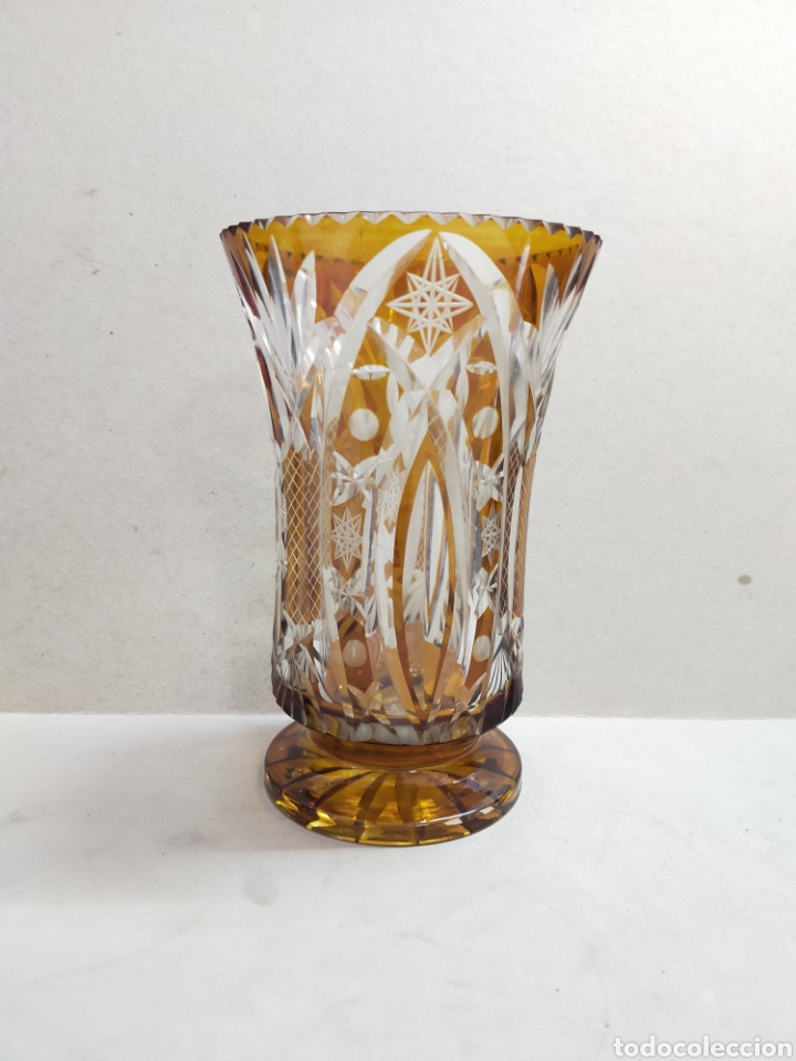 Antiques: JARR&Oacute;N O FLORERO DE CRISTAL TALLADO CON DECORACION VEGETAL, EN COLOR AMBAR, 19 CM.