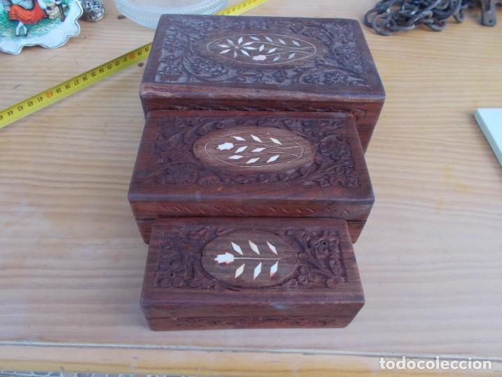 Antiguidades: BONITO CONJUNTO DE TRES CAJAS DE MADERA, (UNA DE ELLAS TIENE PESTALLA ROTA)