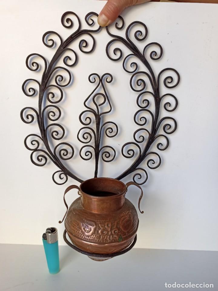 Antig&uuml;edades: Espetera de hierro y vasija de cobre - Foto 1