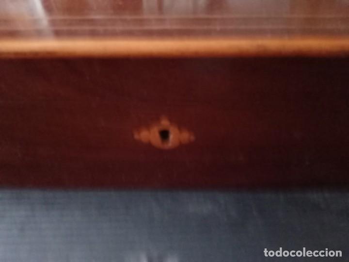 Antig&uuml;edades: Caja de nogal antigua. - Foto 2