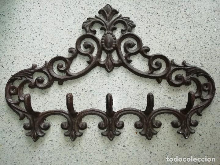 Antig&uuml;edades: Percha de hierro para pared 34x20 cm - Foto 1