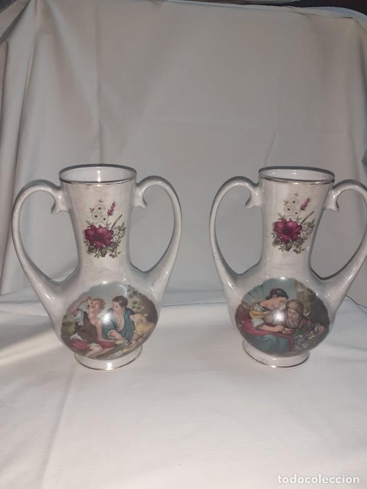 Antig&uuml;edades: Pareja de jarrones de porcelana - Foto 1