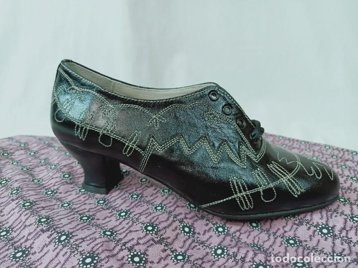 Antig&uuml;edades: ZAPATOS DE PIEL CON PESPUNTES - Foto 1