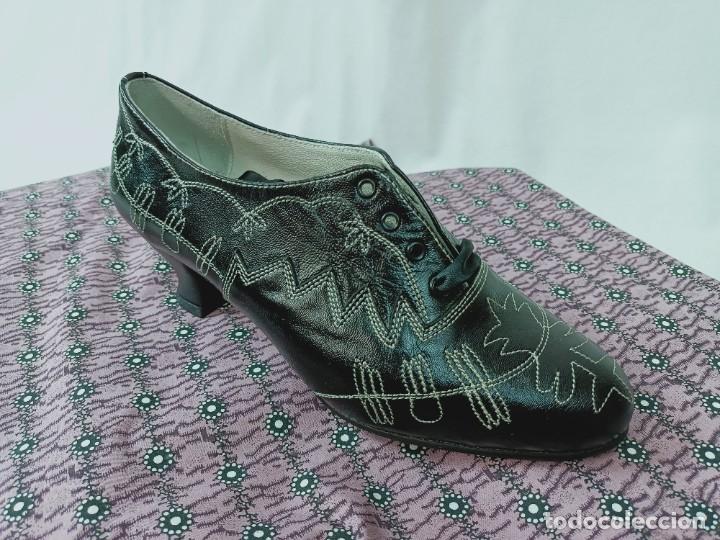 Antig&uuml;edades: ZAPATOS DE PIEL CON PESPUNTES - Foto 3