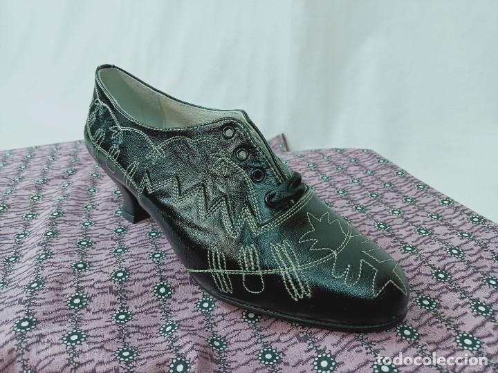 Antig&uuml;edades: ZAPATOS DE PIEL CON PESPUNTES - Foto 4