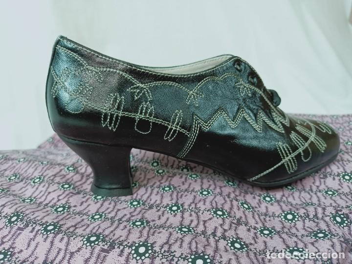 Antig&uuml;edades: ZAPATOS DE PIEL CON PESPUNTES - Foto 5