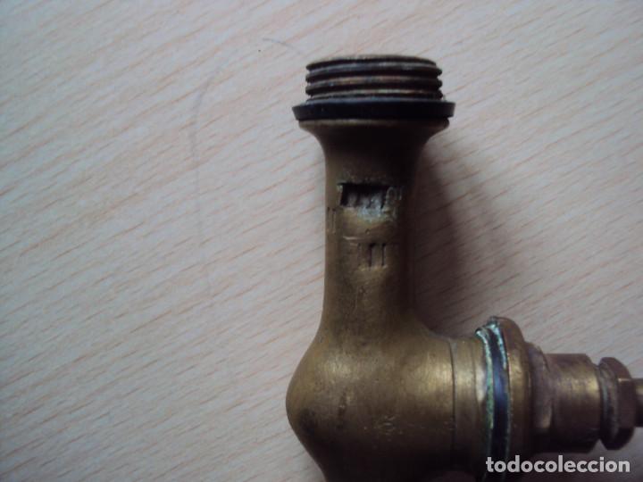 Antig&uuml;edades: GRIFO DE LATON ANTIGUO - Foto 2