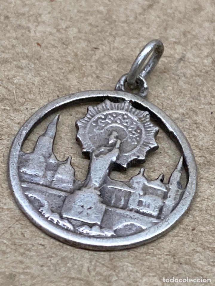 Antig&uuml;edades: Medalla de plata religiosa calada - Foto 1