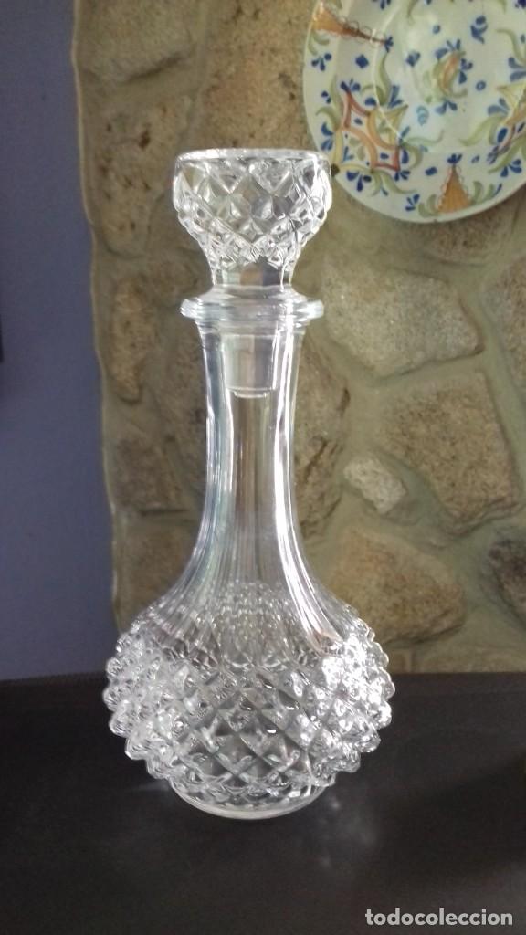 Antig&uuml;edades: Licorera de cristal tallada. - Foto 3