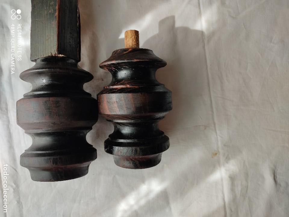 Antig&uuml;edades: Antiguas patas de madera para c&oacute;moda - Foto 2