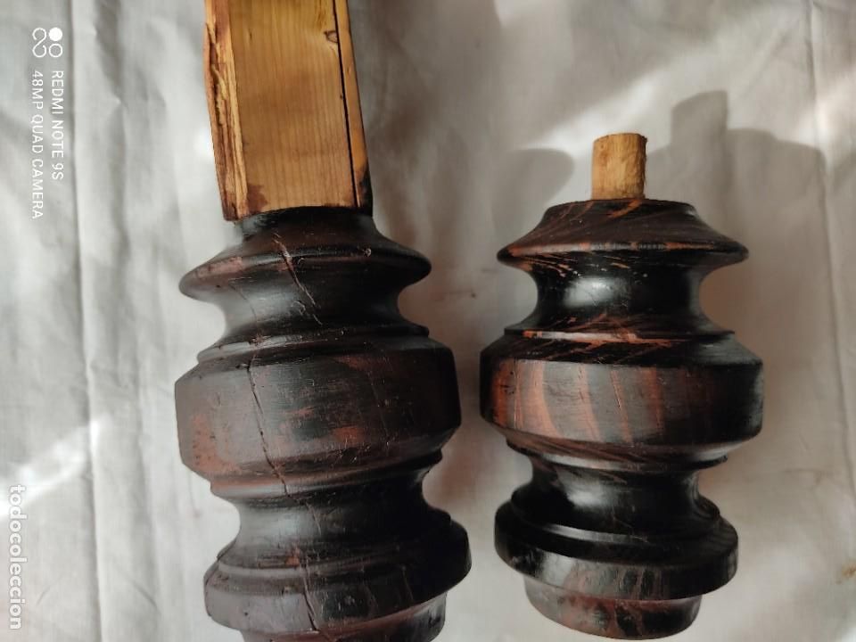 Antig&uuml;edades: Antiguas patas de madera para c&oacute;moda - Foto 1
