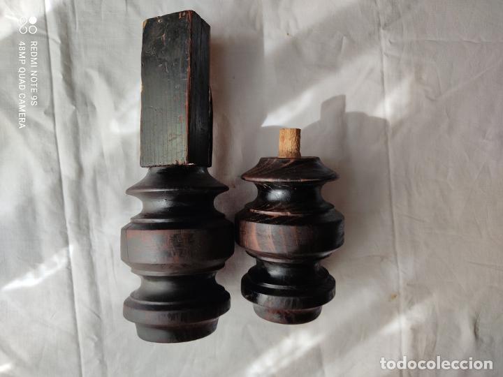 Antig&uuml;edades: Antiguas patas de madera para c&oacute;moda - Foto 4