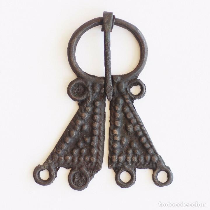 Antig&uuml;edades: RARA FIBULA OMEGA VIKINGA S. X-XIV