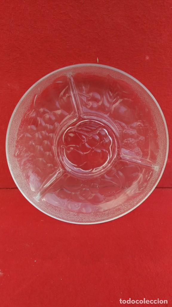 Antiguidades: FUENTE DE CRISTAL ANTIGUA PARA APERITIVOS CON 4 DEPARTAMENTOS 26 CMS. DE DIAMETRO X 4 ALTO