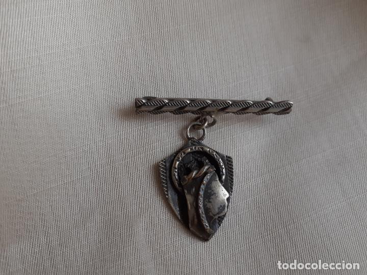 Antig&uuml;edades: Medalla broche Virgen de Montserrat - Foto 2