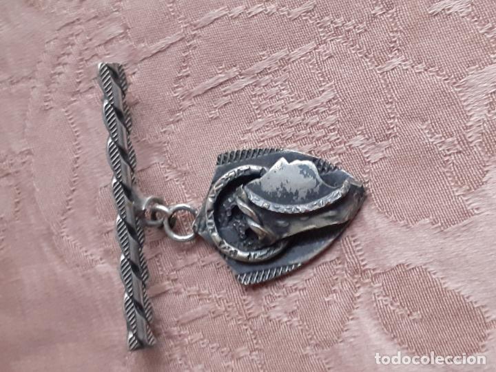 Antig&uuml;edades: Medalla broche Virgen de Montserrat - Foto 8