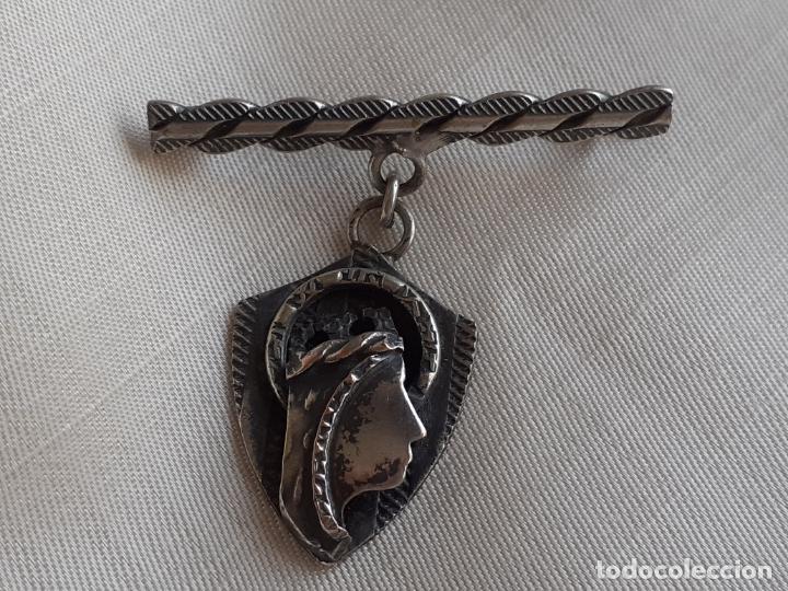 Antig&uuml;edades: Medalla broche Virgen de Montserrat - Foto 1