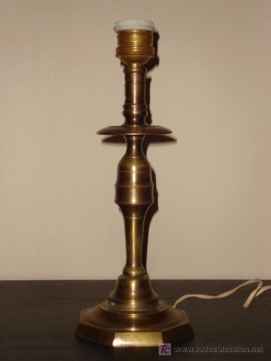 Antig&uuml;edades: ANTIG&Uacute;O PIE DE L&Aacute;MPARA DE BRONCE. - Foto 1
